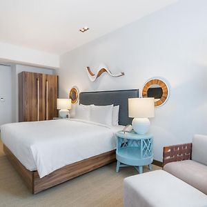 Zimmer mit Kingsize-Bett für Gäste mit Behinderungen
